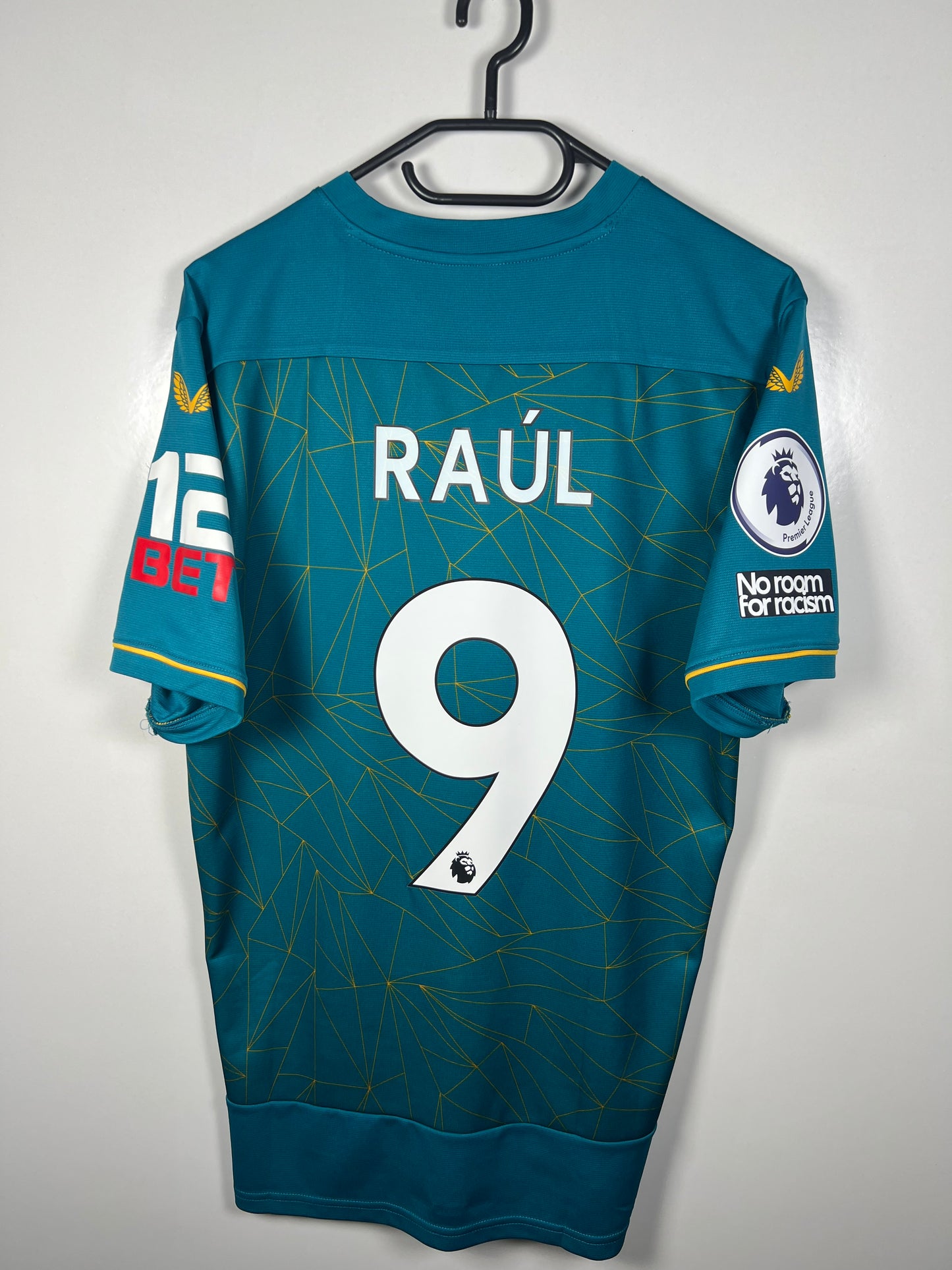 Wolves 2022-2023 uit Raul M