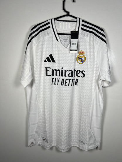 Real Madrid 2024-2025 thuis spelersversie, Nieuw met kaartje
