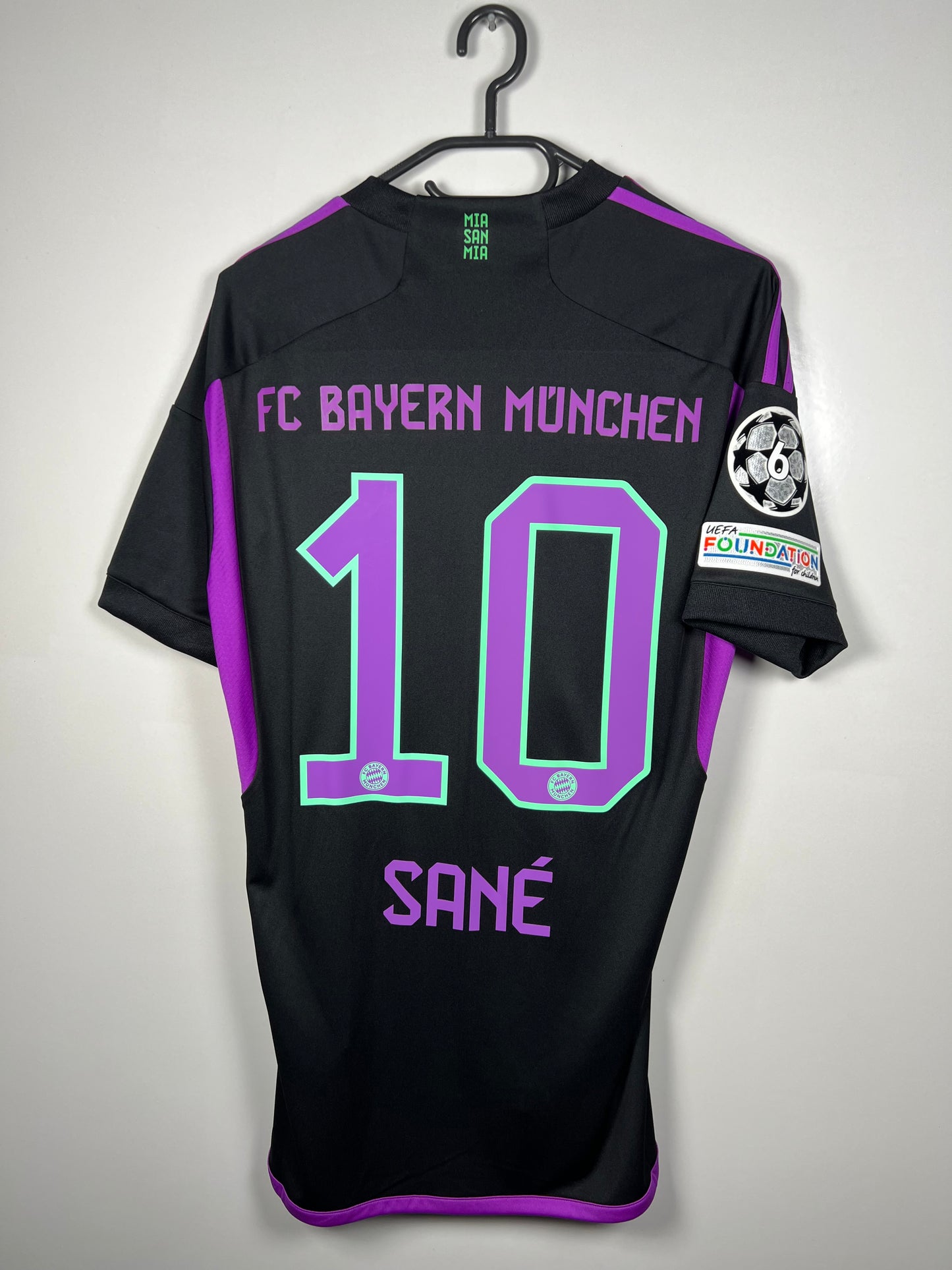 Bayern München 2023-2024 uit Leroy Sane S