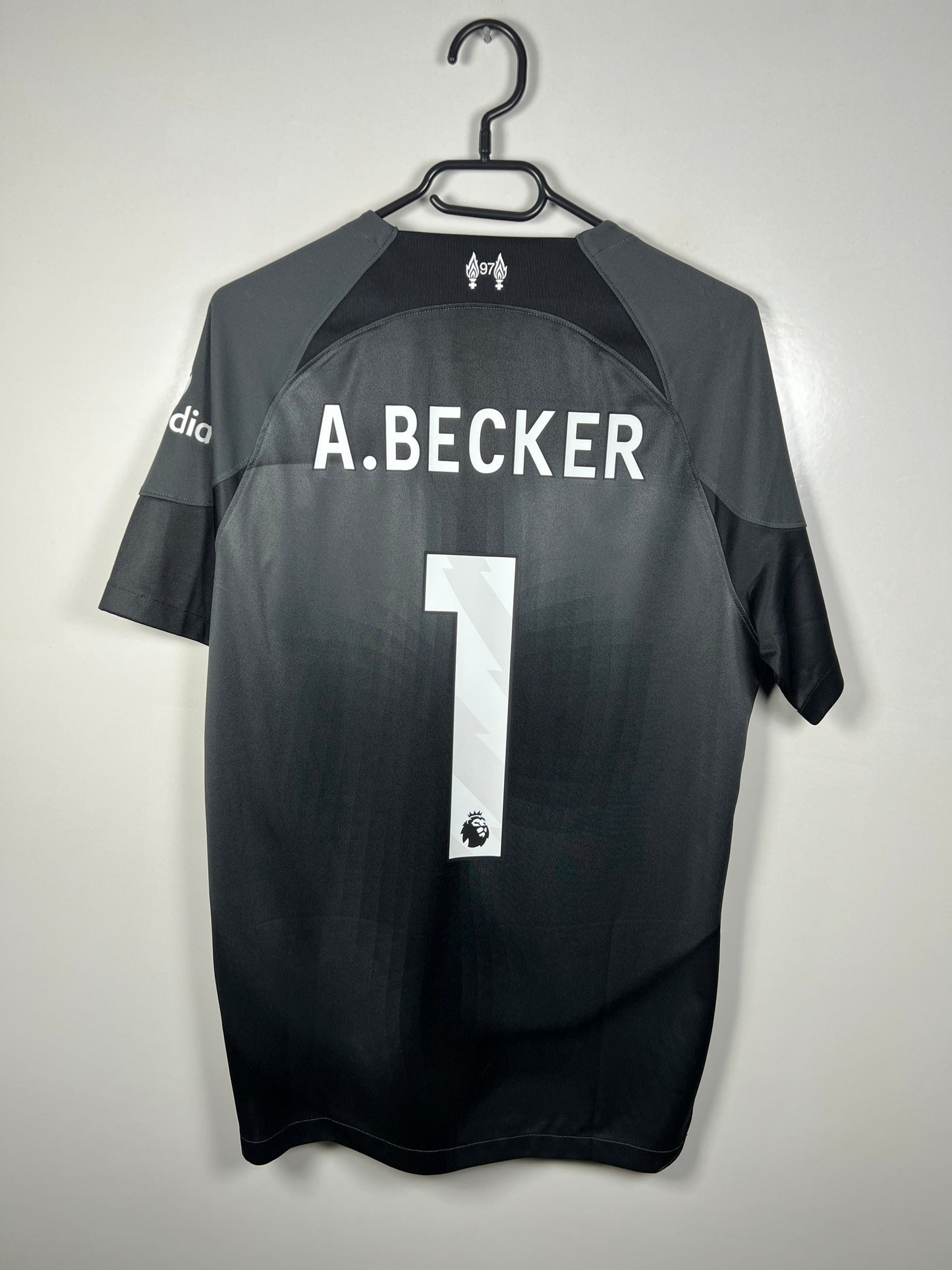 Liverpool 2022-2023 keepershirt Becker M