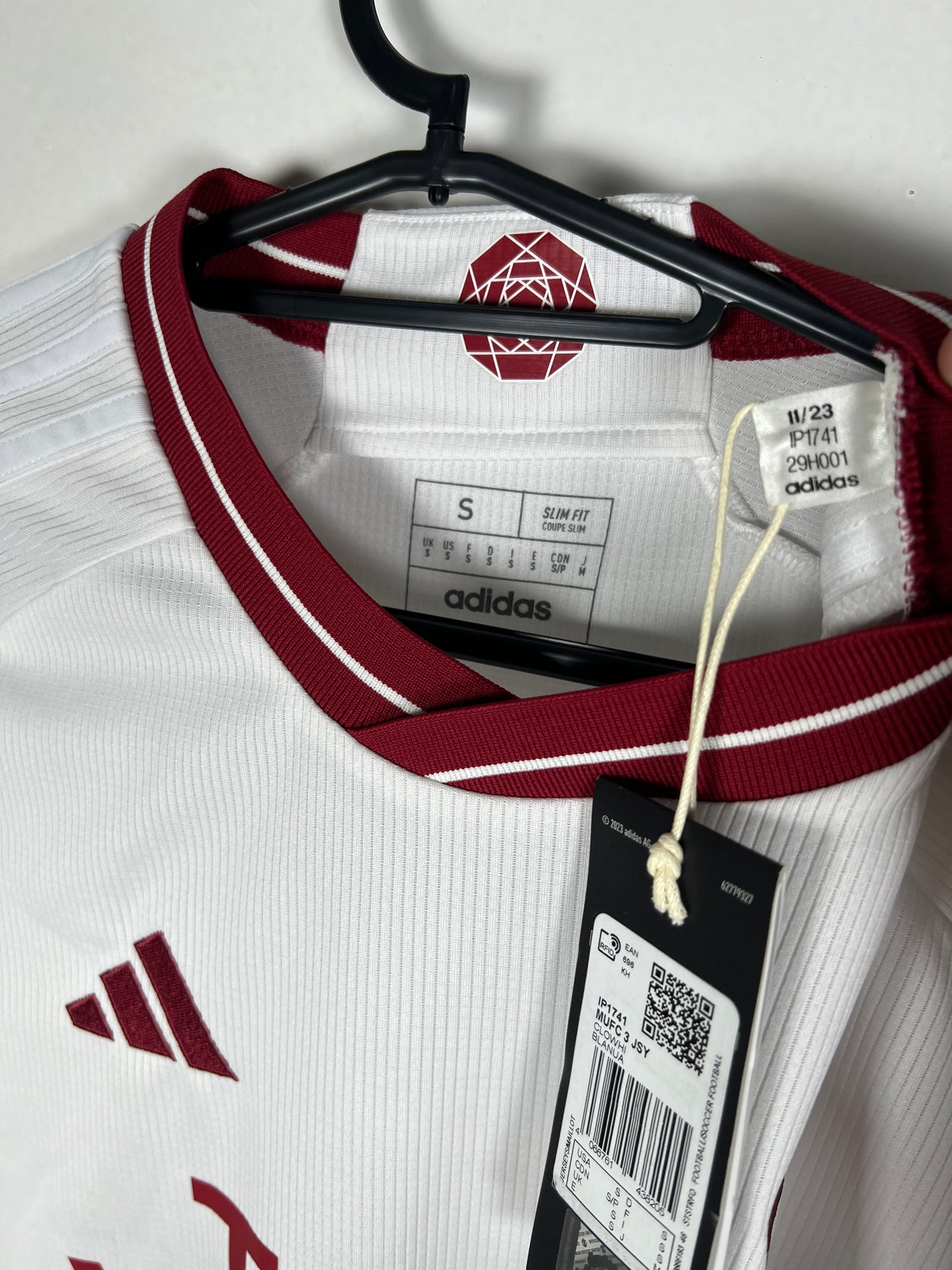 Manchester United 2023-2024 3e Bruno Fernandes, Nieuw met kaartje