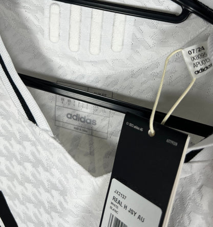 Real Madrid 2024-2025 thuis spelersversie, Nieuw met kaartje