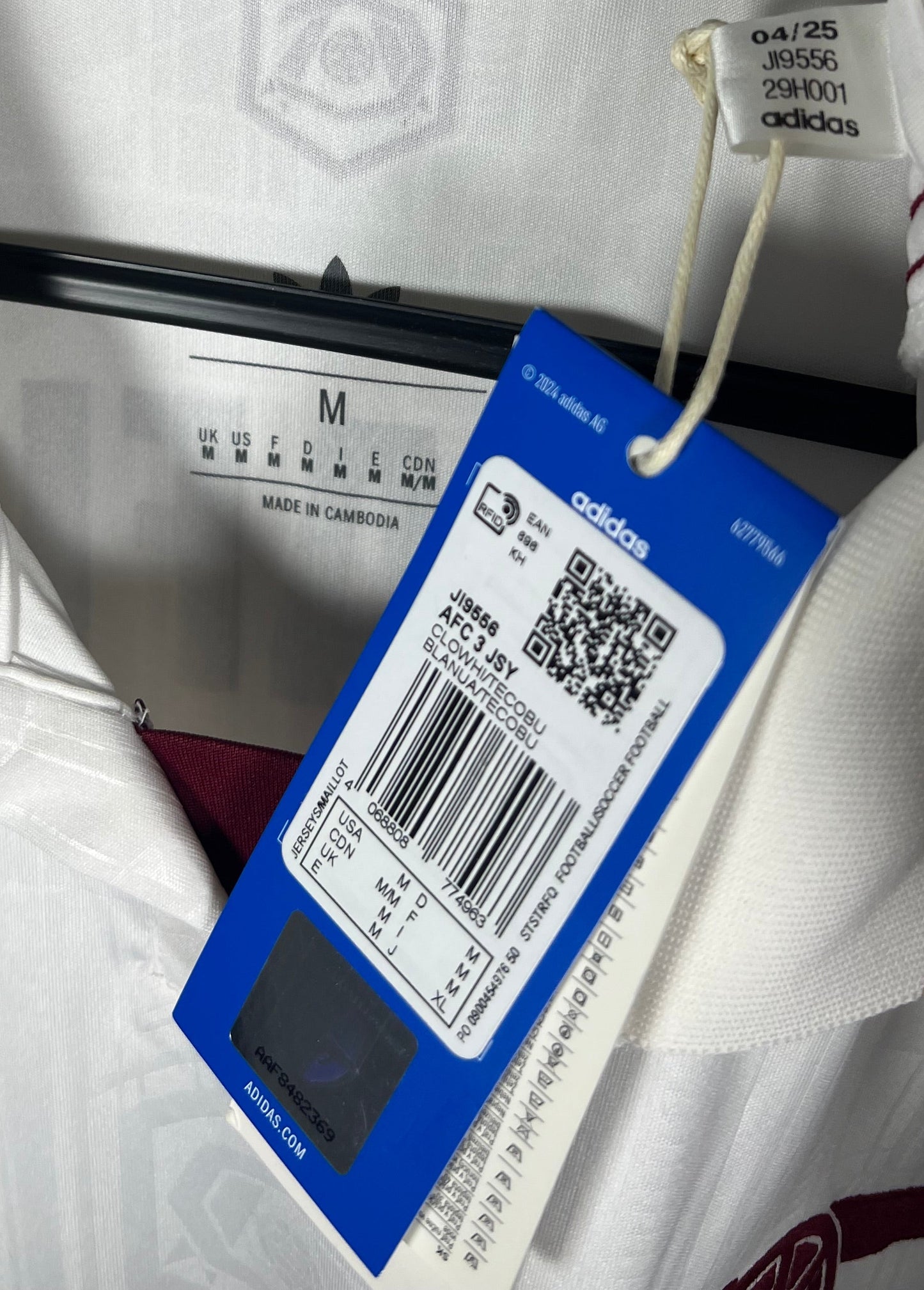 Arsenal 2025-2026 3e Calafiori, Nieuw met kaartje