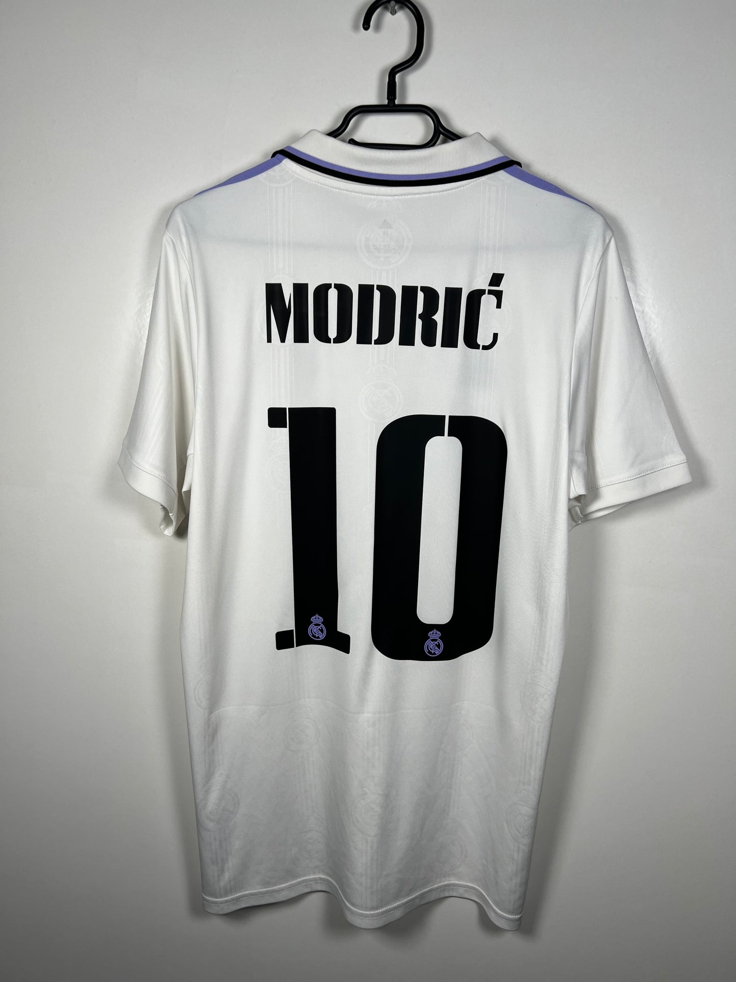 Real Madrid 2022-2023 thuis Modric M