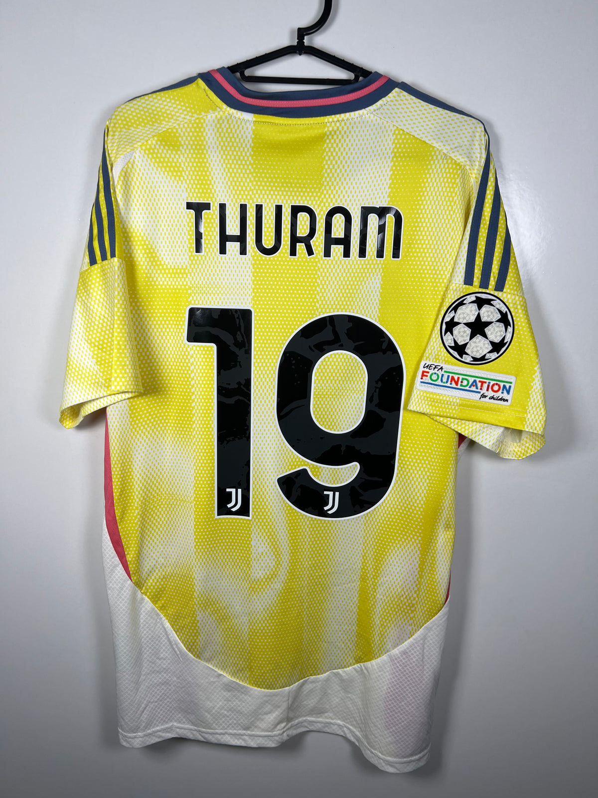 Juventus 2024-2025 uit Thuram L