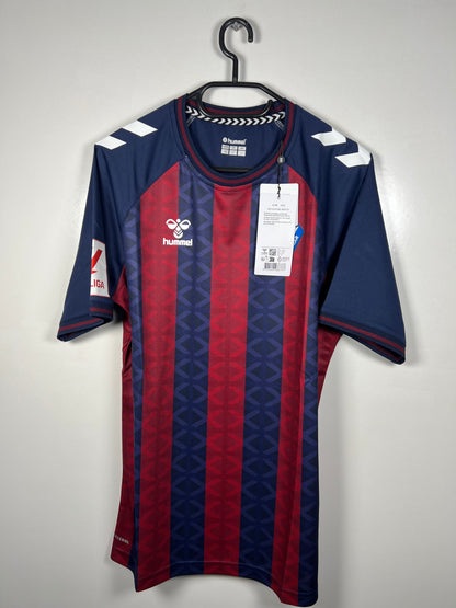 Eibar 2024-2025 thuis Cristian M