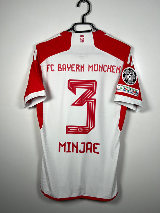 Bayern München 2023-2024 thuis Minjae Spelerversie S