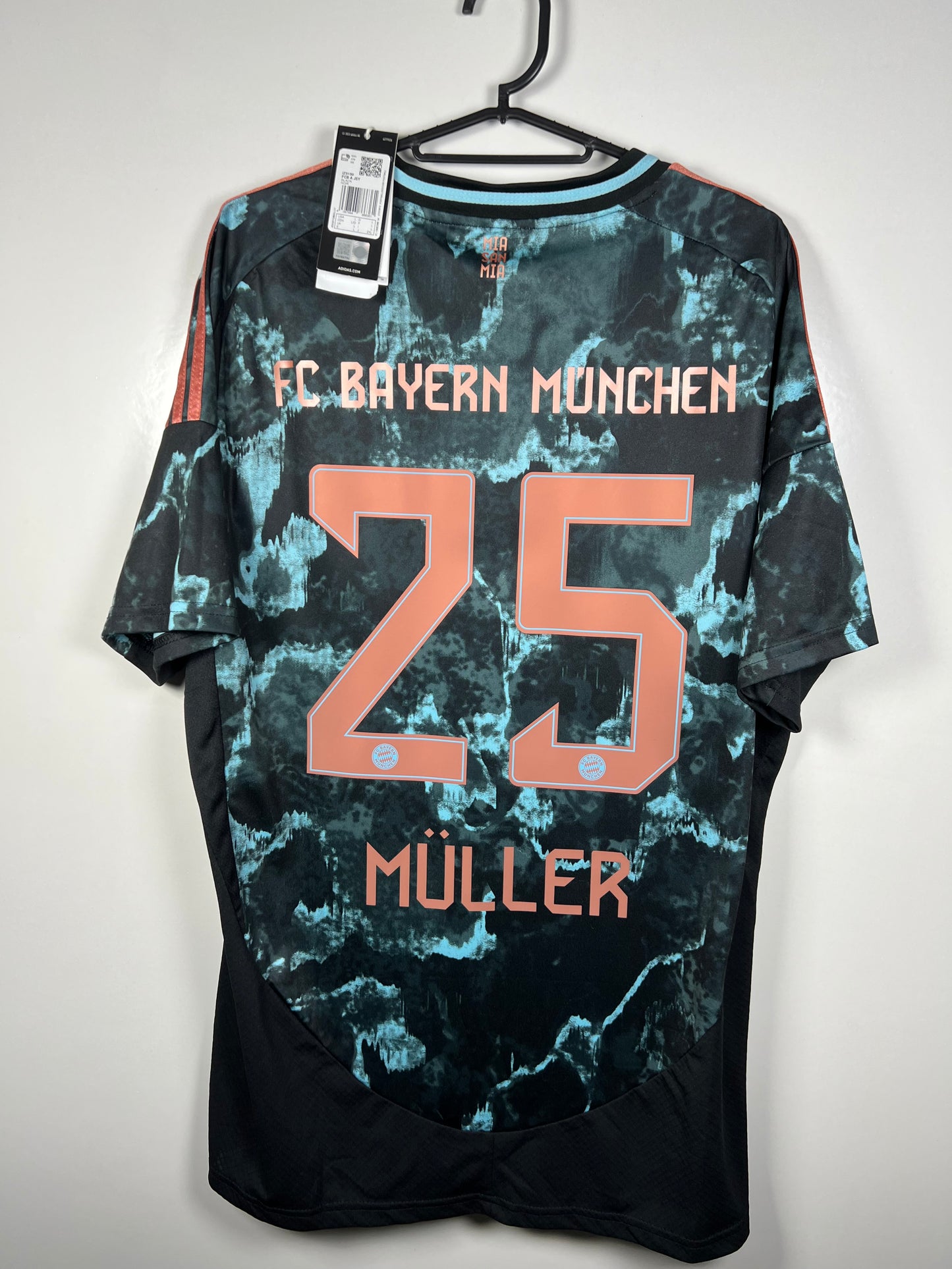 Bayern 2024-2025 uit Müller L